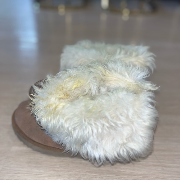 UGG Brown Ankle Boots with Cream Fur - Picture 3 of 6